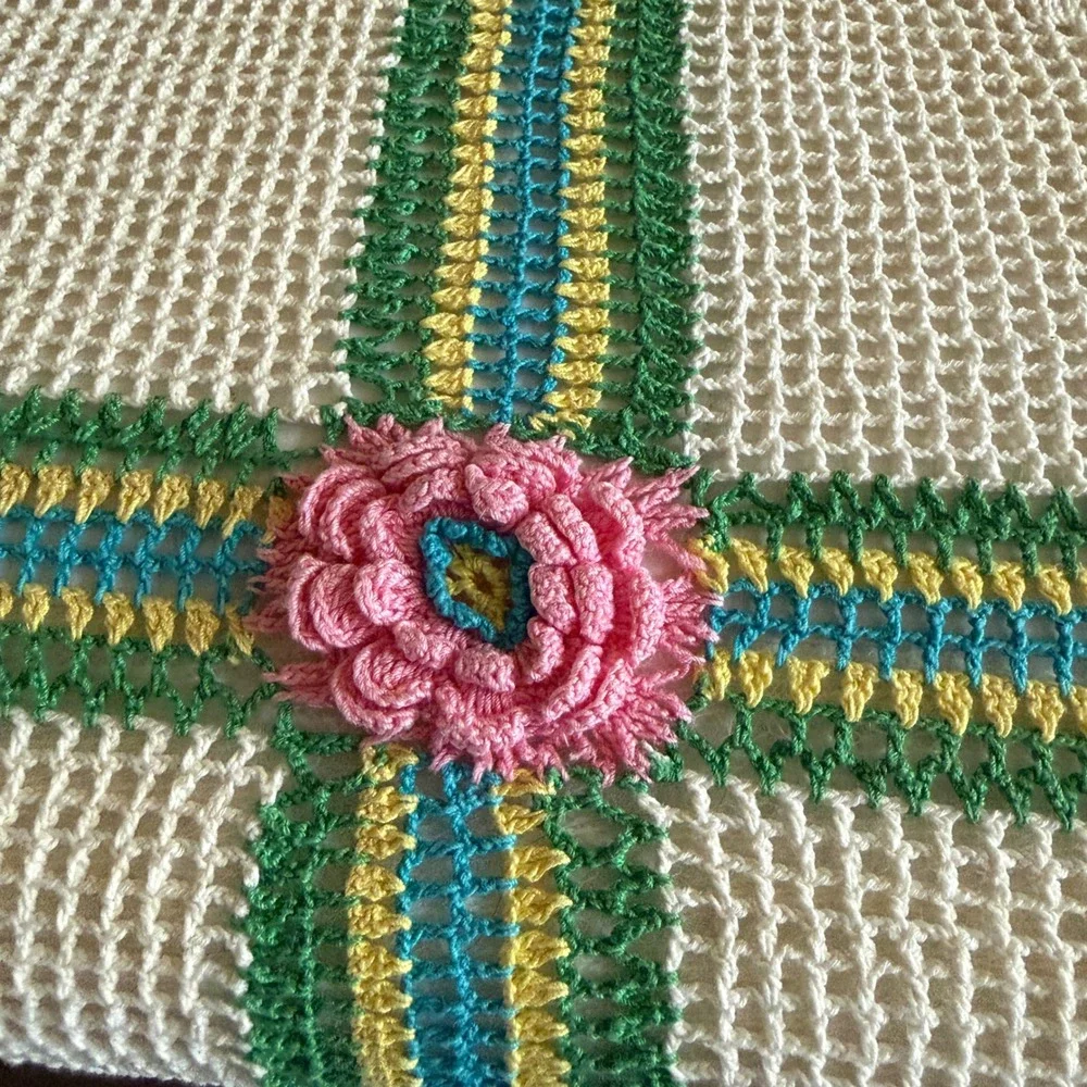Vintage Handmade Crochet Bedspread Star Pattern Pink Rose Floral TWIN XL